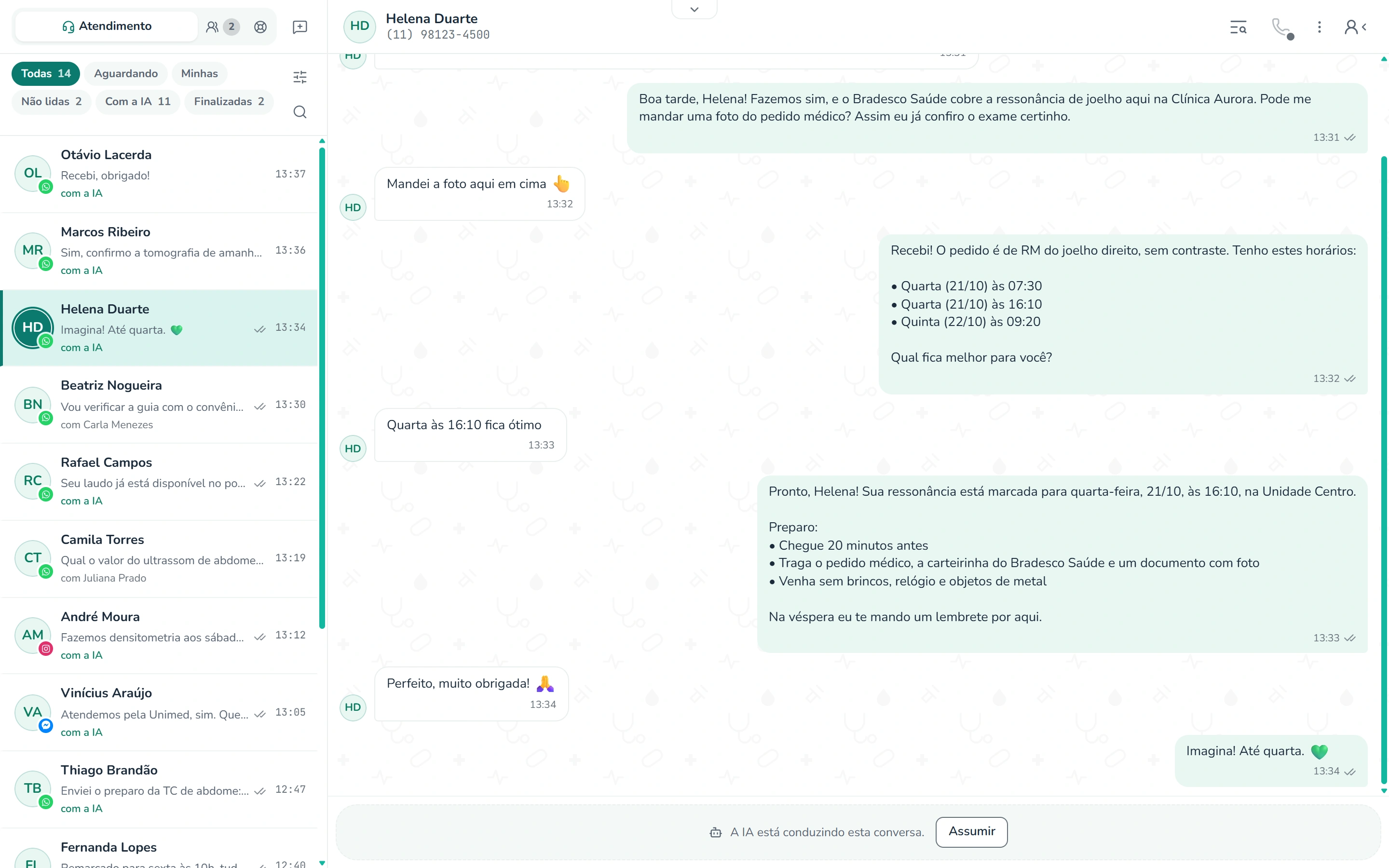 Chat da Lora Clinic com a IA marcando uma ressonância pelo WhatsApp